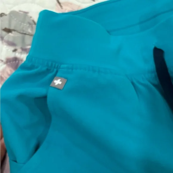 Figs Blue Rafaela Top & Zamora Joggers - Picture 5 of 8